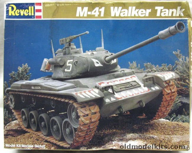 Revell 1/32 M-41 Walker Bulldog Light Tank - (M41 ex-Renwal), 8003 plastic model kit